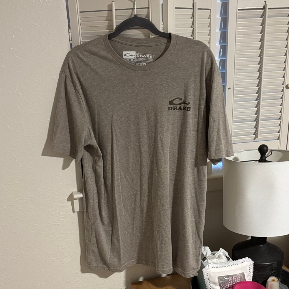 Drake Men's Short Sleeve Tee in Heather Gray / Tan